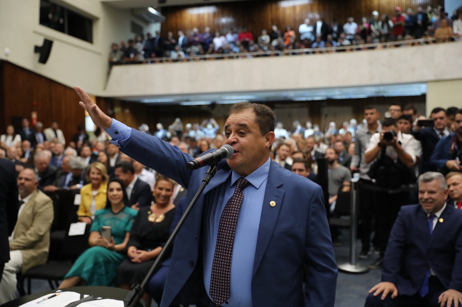 Deputados eleitos em outubro são empossados na Assembleia Legislativa do Paraná 